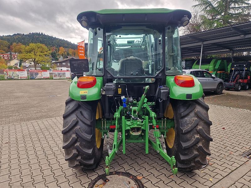 John Deere 5067 E
