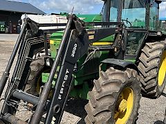 John Deere 3140