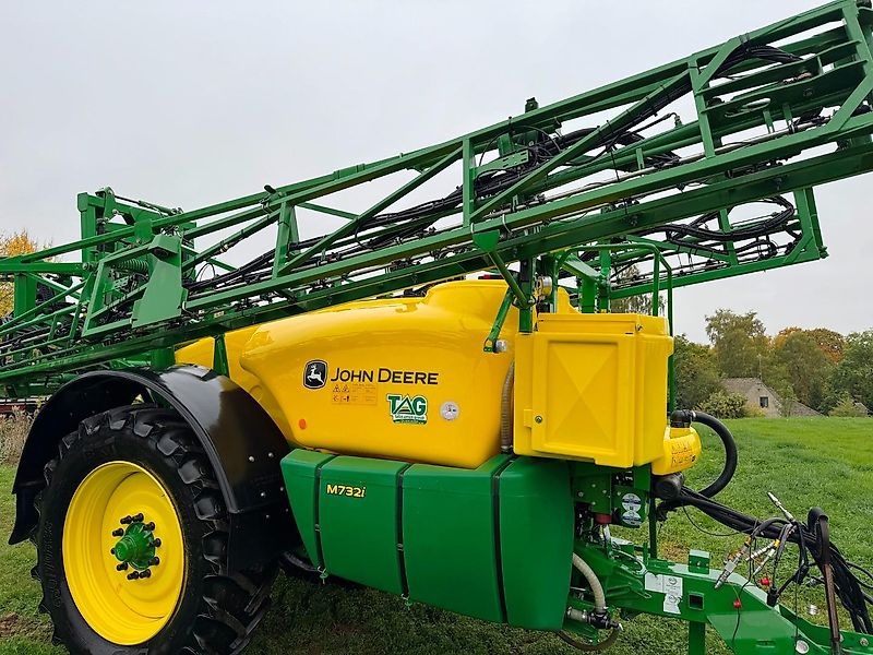 John Deere M732i