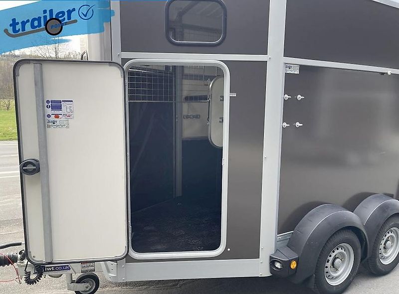 Ifor Williams Pferdeanhänger - HB506 mit Rampe- Türen Kombi