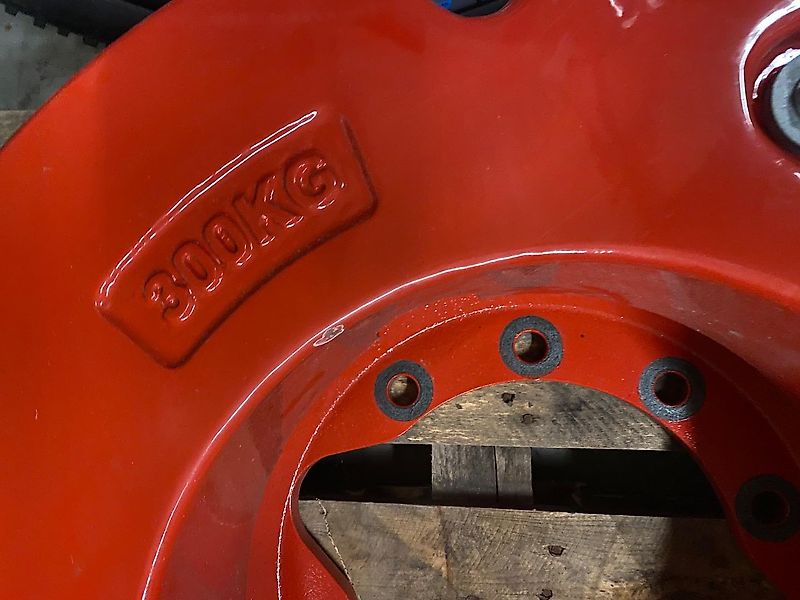 Fendt Radgewichte original Fendt 2 x 300 kg mit 10 Loch Anbauplatten Fendt 700 800 900