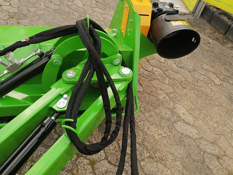 Maschio Kein Celli Tehnos Müthing Draggone Berti Maschio 200cm Seitenmulcher 90 GRad nach oben 55Grad in Böschungen 2 Doppelwirkende Steuergeräte Schlegelrotor mit schweren Hammerschlegel Verschraubt 2m Arbeitsbreite zu Demozwecken im Einsatz