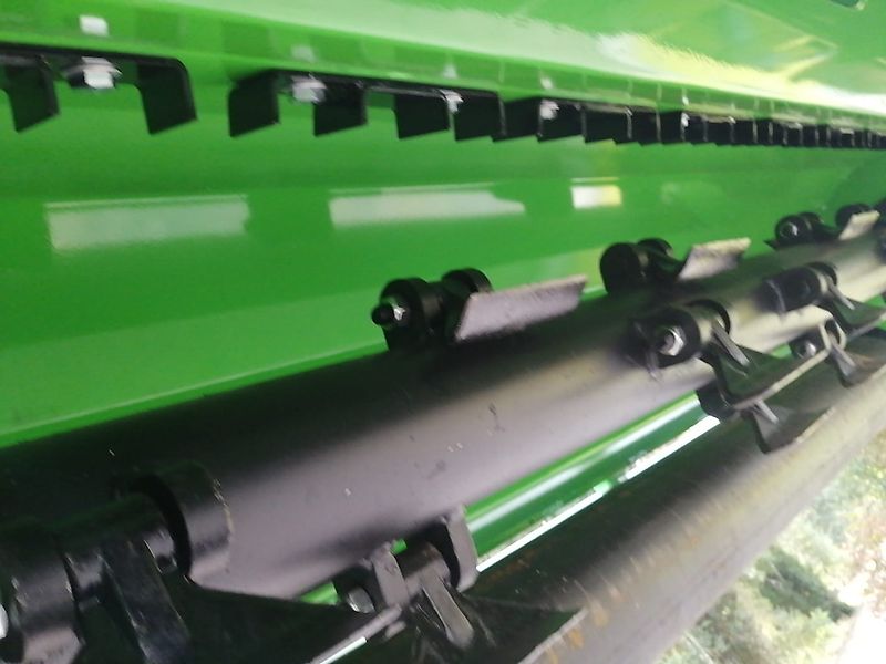 Maschio Kein Celli Tehnos Müthing Draggone Berti Maschio 200cm Seitenmulcher 90 GRad nach oben 55Grad in Böschungen 2 Doppelwirkende Steuergeräte Schlegelrotor mit schweren Hammerschlegel Verschraubt 2m Arbeitsbreite zu Demozwecken im Einsatz