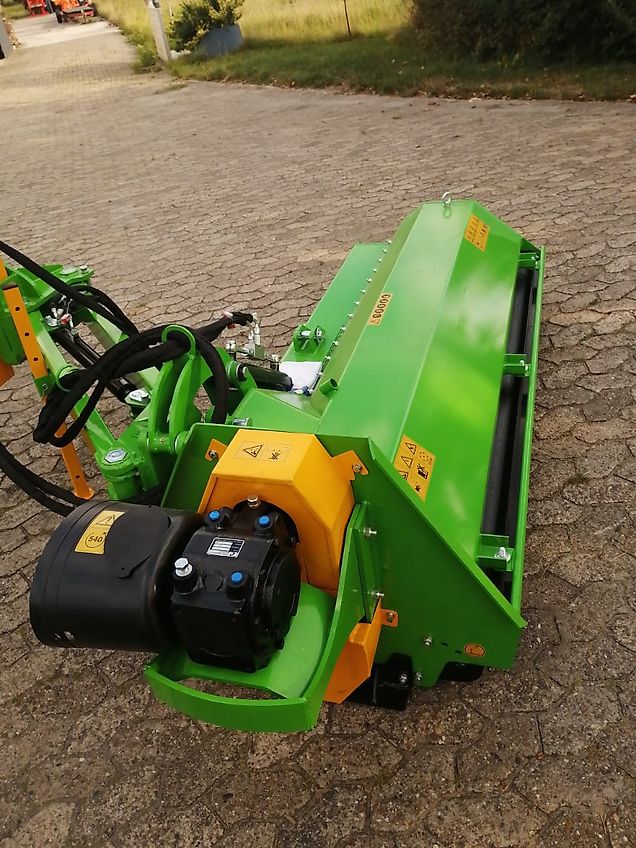 Maschio Kein Celli Tehnos Müthing Draggone Berti Maschio 200cm Seitenmulcher 90 GRad nach oben 55Grad in Böschungen 2 Doppelwirkende Steuergeräte Schlegelrotor mit schweren Hammerschlegel Verschraubt 2m Arbeitsbreite zu Demozwecken im Einsatz