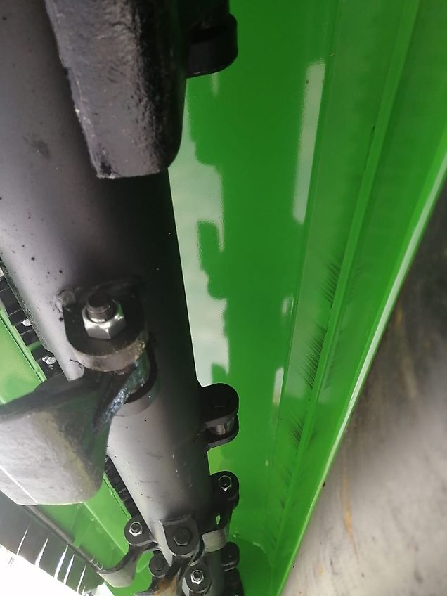 Maschio Kein Celli Tehnos Müthing Draggone Berti Maschio 200cm Seitenmulcher 90 GRad nach oben 55Grad in Böschungen 2 Doppelwirkende Steuergeräte Schlegelrotor mit schweren Hammerschlegel Verschraubt 2m Arbeitsbreite zu Demozwecken im Einsatz