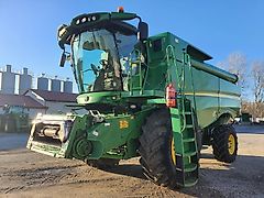 John Deere S670i Four wheel drive ( 4WD ) combine ProDrive 30km/h