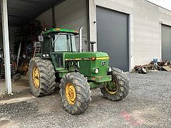 John Deere 4040