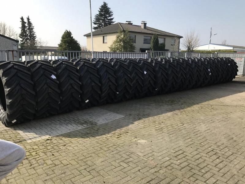 BKT 650/65R38