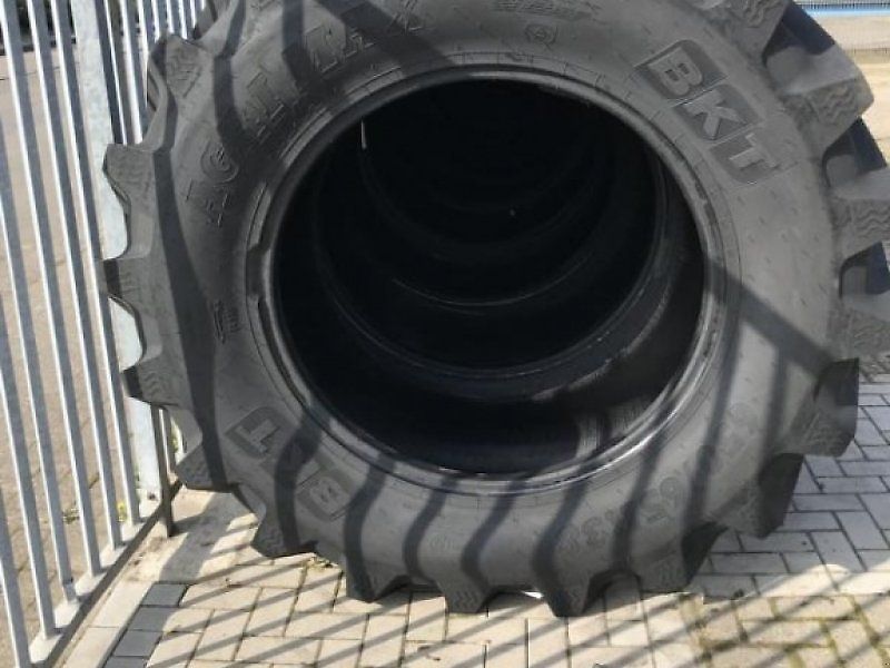 BKT 650/65R38