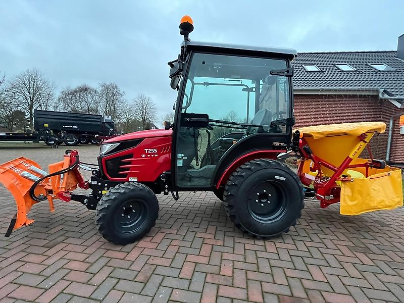 TYM T 255 mit Winterdienstausrüstung (am Lager)