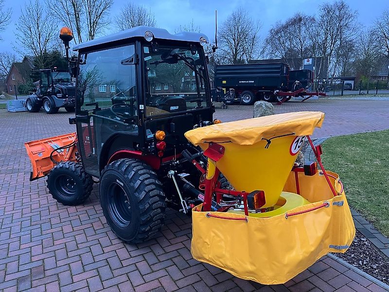 TYM T 255 mit Winterdienstausrüstung (am Lager)