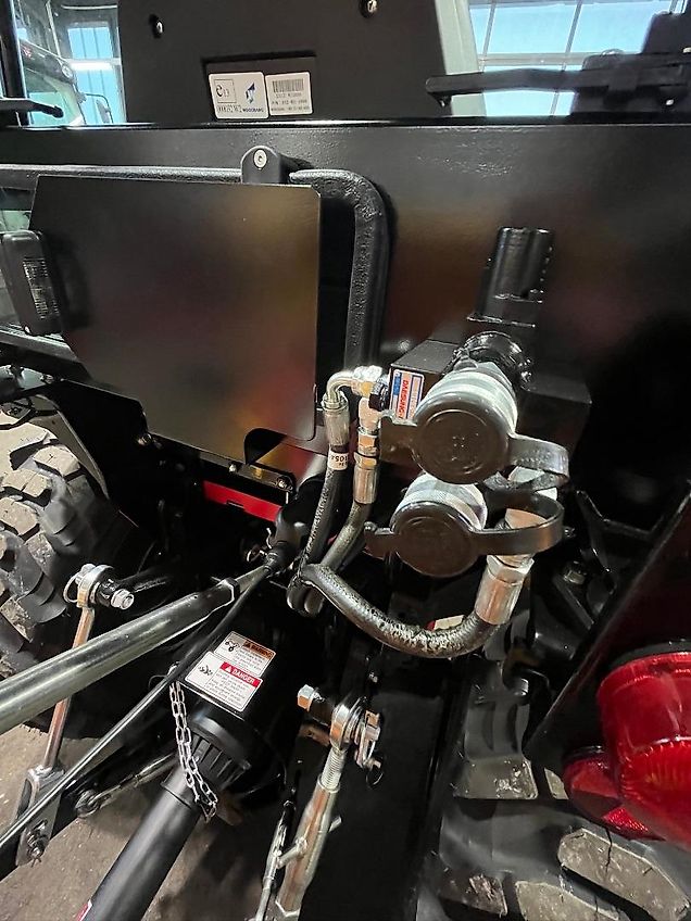 TYM T 255 mit Winterdienstausrüstung (am Lager)