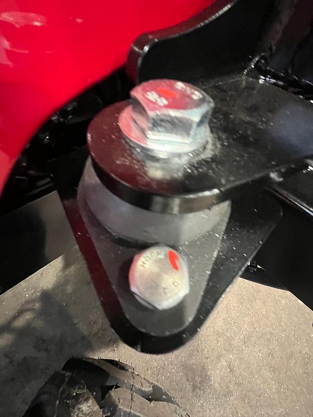 TYM T 255 mit Winterdienstausrüstung (am Lager)