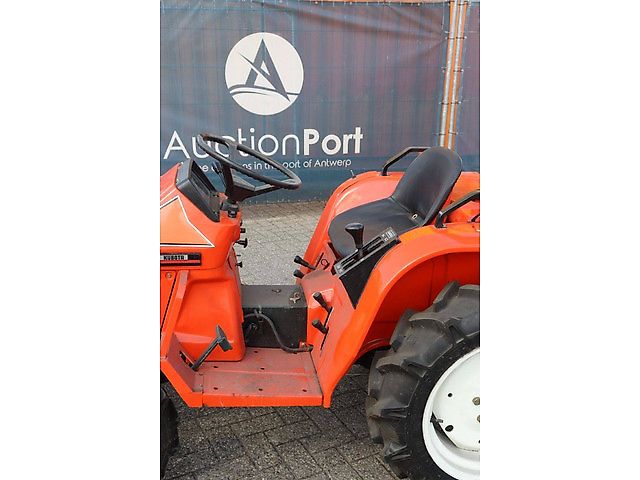 Kubota B1-16 Bulltra