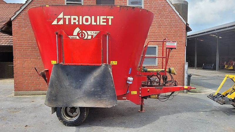 Trioliet Solomix 1 1400ZK Futtermischwagen gezogen, Einschnecken