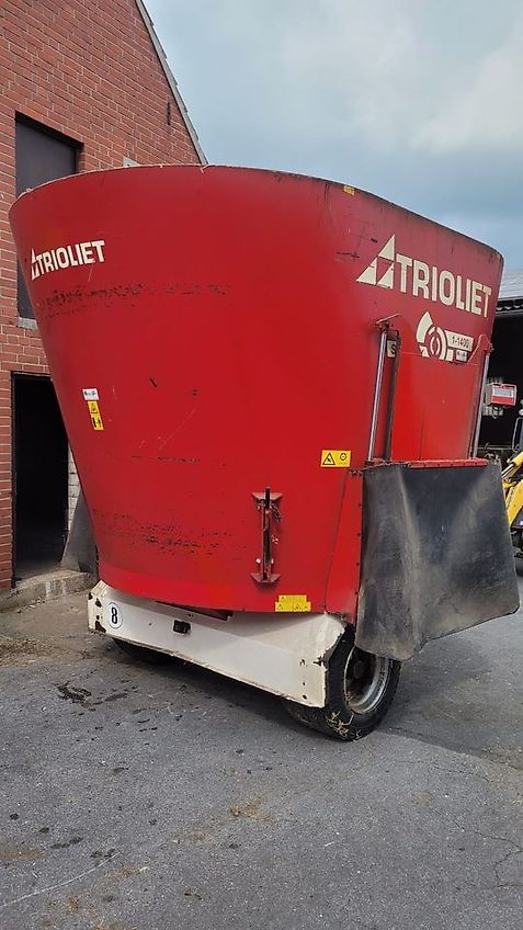 Trioliet Solomix 1 1400ZK Futtermischwagen gezogen, Einschnecken