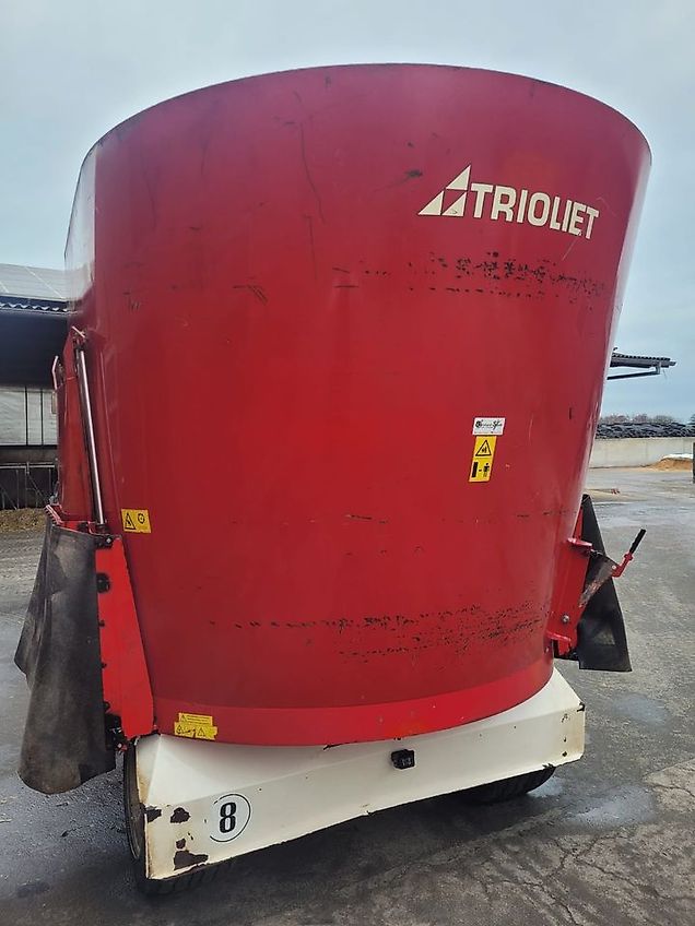 Trioliet Solomix 1 1400ZK Futtermischwagen gezogen, Einschnecken