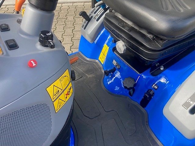 New Holland BOOMER 25 COMPACT