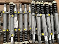 Claas Tucano - siłownik hydrauliczny siekacza słomy 0000406402 (Części zamienne)