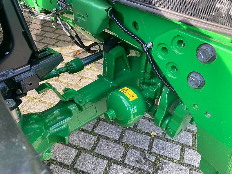 John Deere TRAKTOR 6120M MIT KABINE