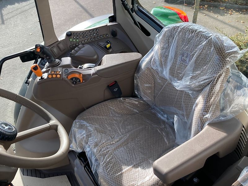 John Deere TRAKTOR 6120M MIT KABINE