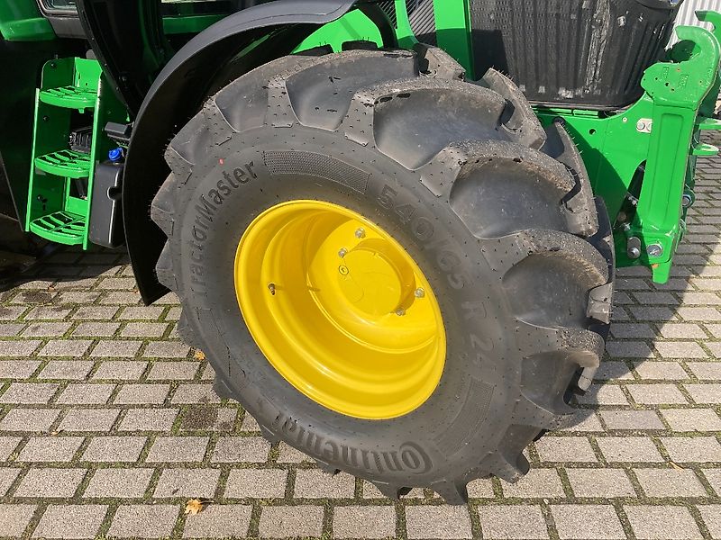 John Deere TRAKTOR 6120M MIT KABINE