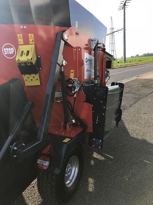 Minos Agri Futtermischwagen T-DYKM 4
