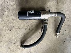John Deere FILTER HEAD WITH SENSOR (used) - John Deere 6030, 6020, 6010, 6M, 6R
