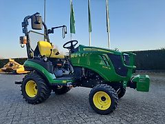 John Deere 1026R als nieuw MARGE 120 draaiuren Kenteken industiebanden