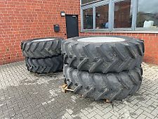 BKT 520/85R42 // 480/70R30