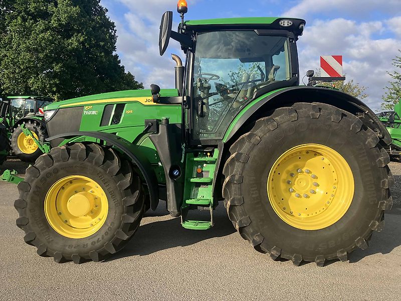 John Deere 6R 195