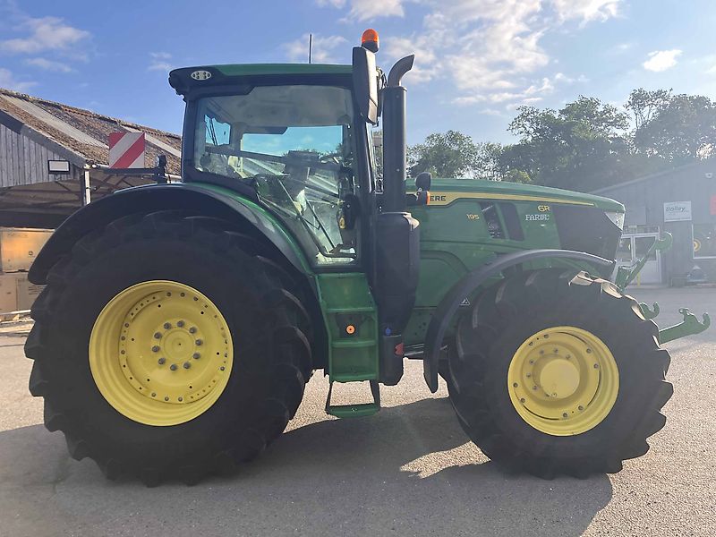 John Deere 6R 195