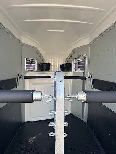 Humbaur Areion Pro 2,7 t. Pferdeanhänger ALU NEU