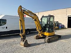 Komatsu PC35MR-5