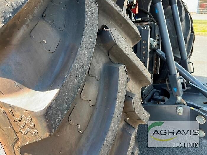 Claas XERION 4000 SADDLE TRAC