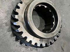 John Deere GEAR FOR RANGE BOX TRANSMITION Z28 (used) - John Deere 6030, 6020, 7030, 7R, 6M, 6R, 7020