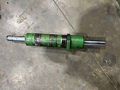 John Deere STEERING CYLINDER (used) - JOHN DEERE 6920, 6820, 6920S, 6630, 6830, 6930, 6930 Premium, 6630 Premium