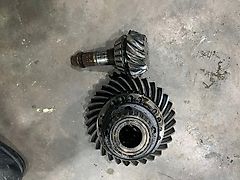 John Deere CROWN WHEEL & PINION AND DIFFERENTIAL (used) - JOHN DEERE SERIES 6R,6M 6030, 6020