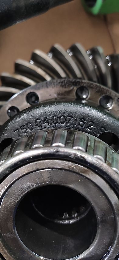 John Deere CROWN WHEEL & PINION AND DIFFERENTIAL (used) - JOHN DEERE SERIES 6R,6M 6030, 6020