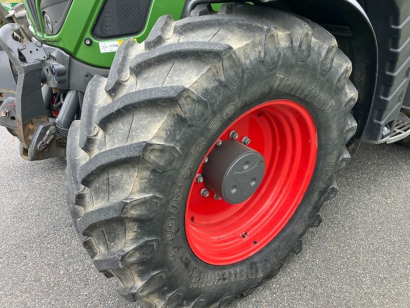 Fendt 724 PowerPlus mit Frontkraftheber