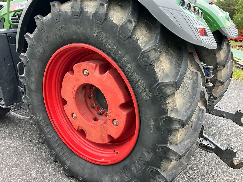 Fendt 724 PowerPlus mit Frontkraftheber