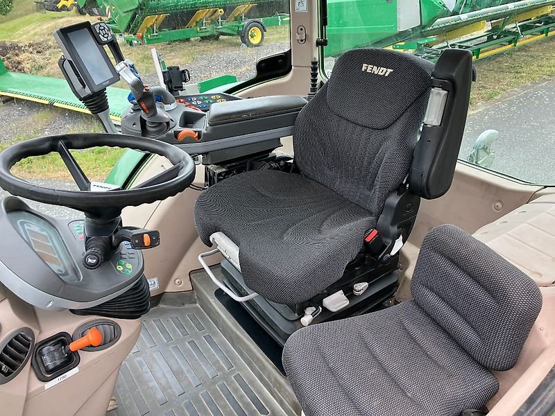 Fendt 724 PowerPlus mit Frontkraftheber