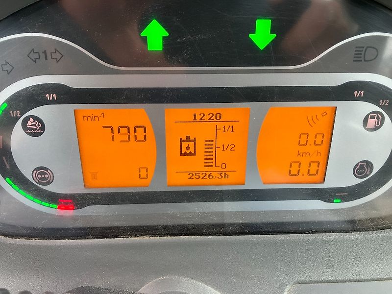 Fendt 724 PowerPlus mit Frontkraftheber