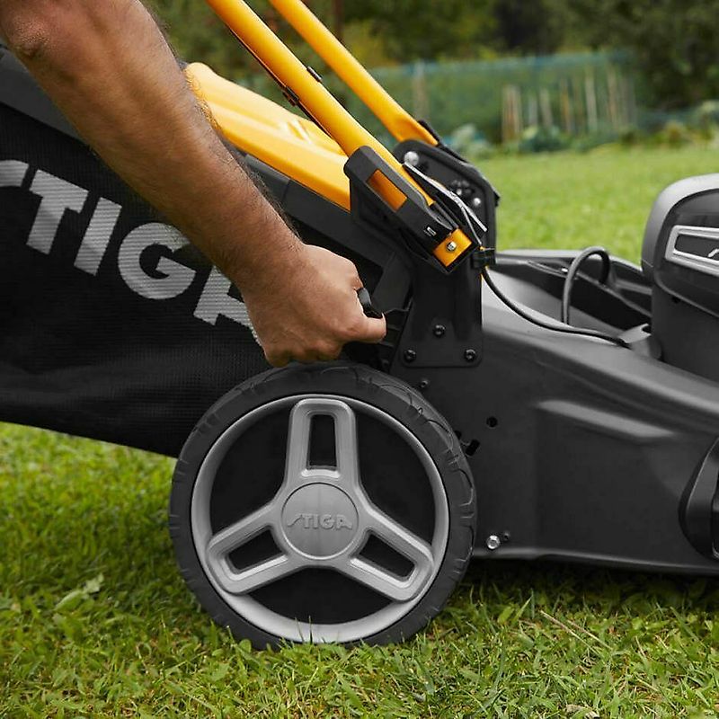 Stiga COMBI 955 SQ AE, Akku-Rasenmäher