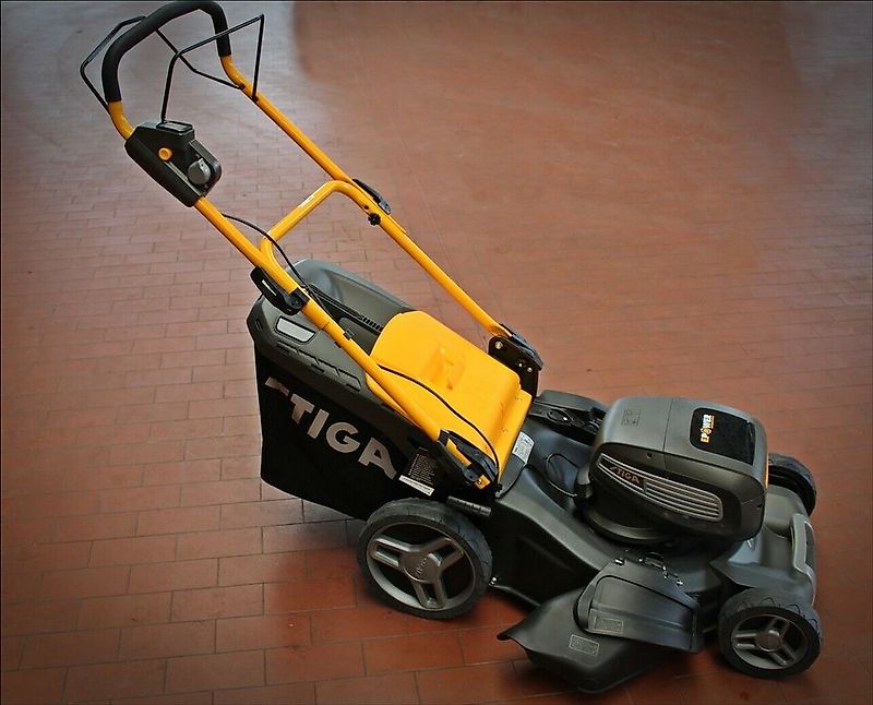 Stiga COMBI 955 SQ AE, Akku-Rasenmäher