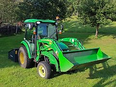John Deere 3320