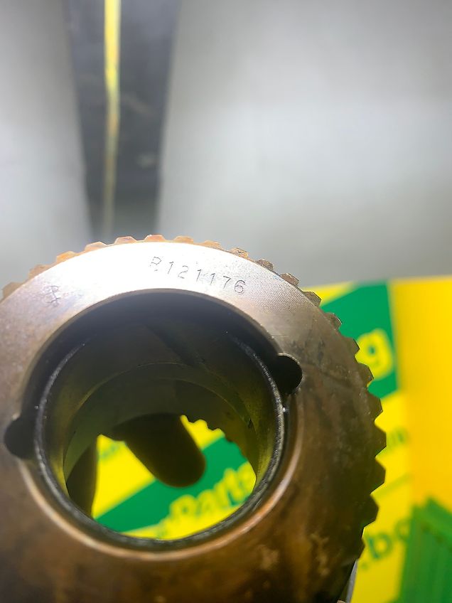 John Deere Planet Pinion Carrier whit Shaft and Gears (used) - John Deere 6000, 6010 series