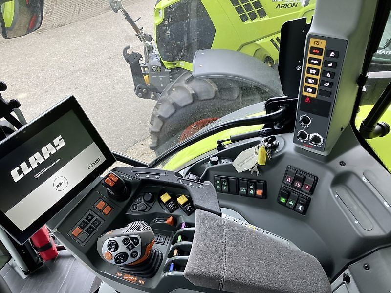 Claas ARION 550 CMATIC CEBIS AVO25