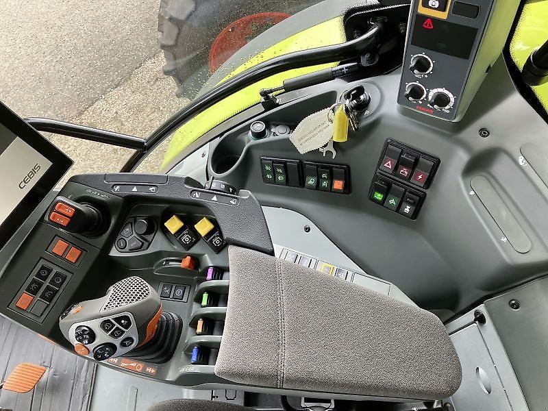 Claas ARION 550 CMATIC CEBIS AVO25