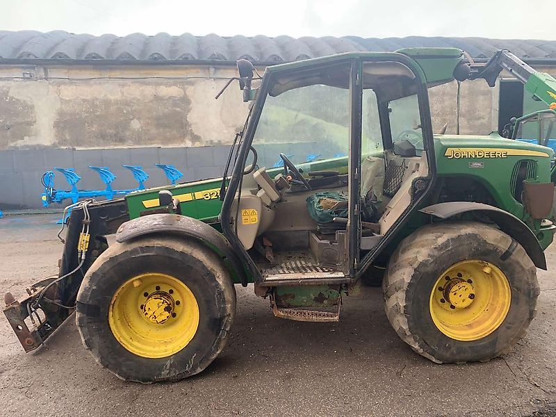 John Deere John Deere 6810 , 6910 Breaking for spare parts only